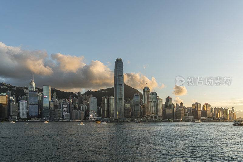 香港维多利亚港城市天际线的壮观景象