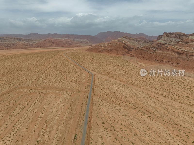 新疆南疆阿克苏温宿大峡谷天山托木尔峰航拍