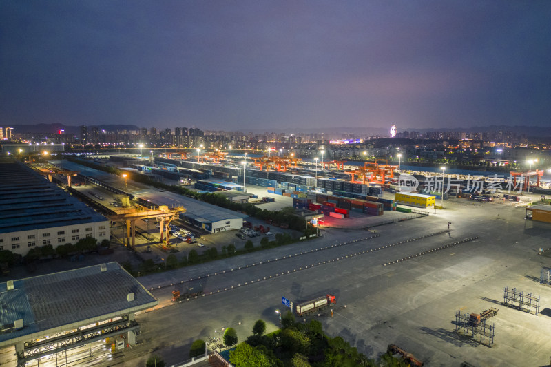 重庆渝新欧国际物流园集装箱码头夜景航拍