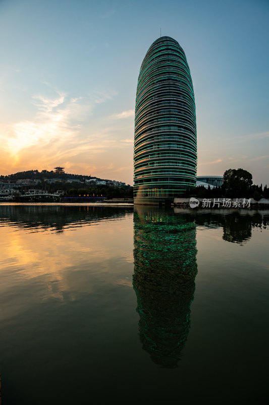 浙江湖州太湖月亮广场黄昏景观