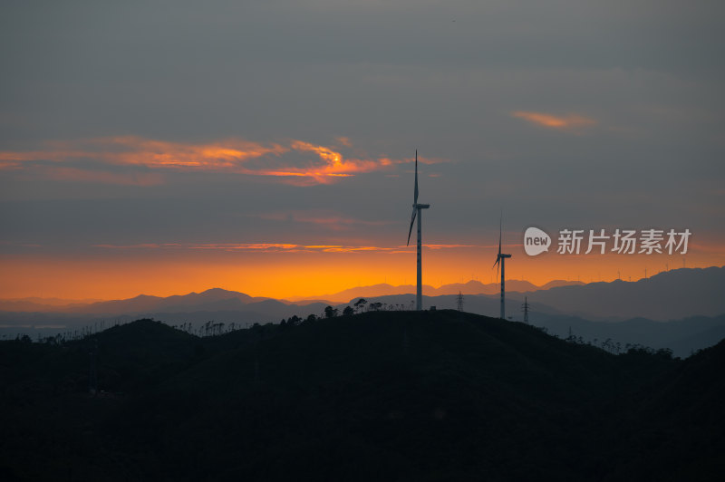 风车山山顶壮丽山河画圈