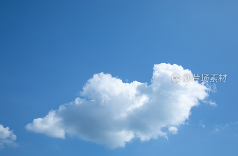 天空里不同形状的云朵