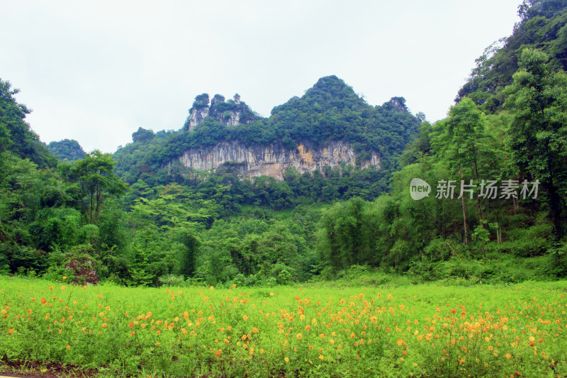 山峰云雾喀斯特风景自然户外