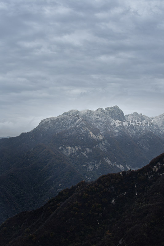 西安秦岭嘉午台雪山远景