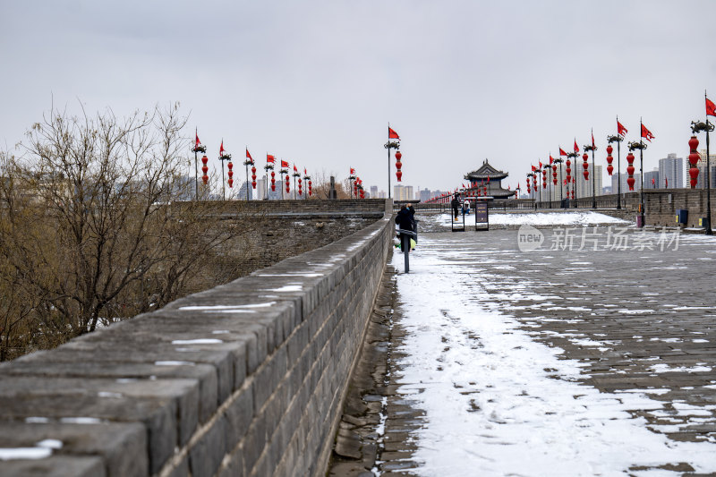 大雪过后西安城墙萧瑟清冷
