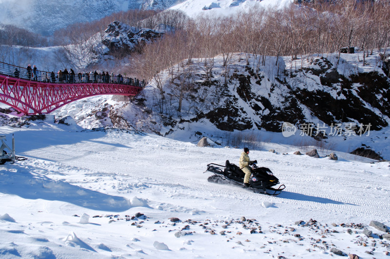 长白山雪地摩托车道