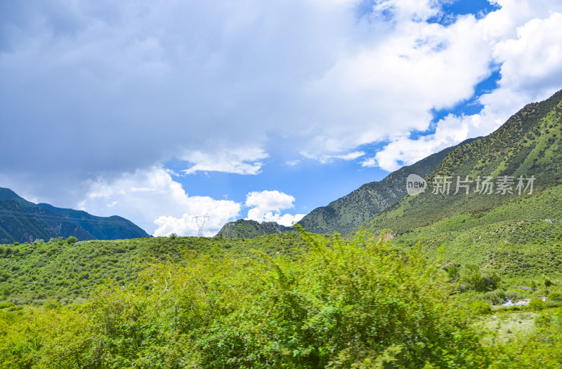 西藏林芝地区318国道川藏公路沿途山谷河流