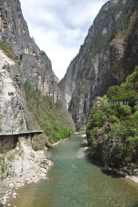 香格里拉峡谷风光