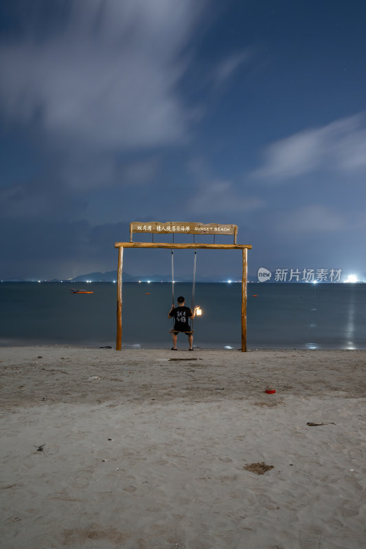 广东惠州双月湾情人堤海边灯塔情人滩夜景