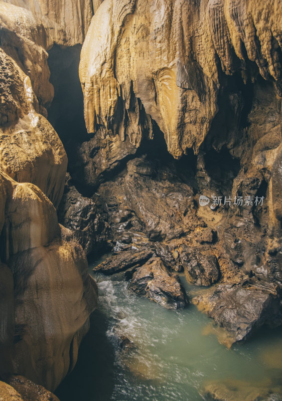 桂林永福县乾龙天坑-喀斯特地貌地下河