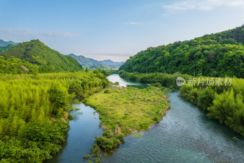 山林间河流自然风光全景