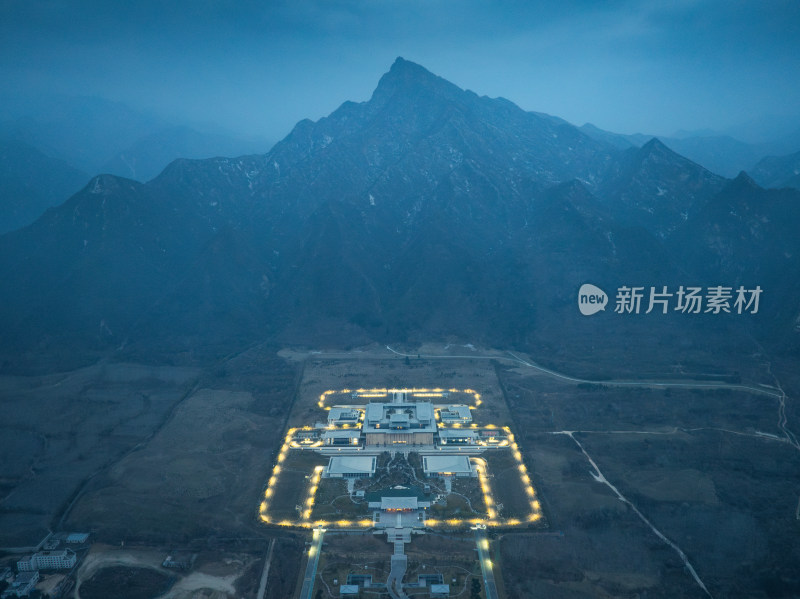 航拍秦岭西安国家版本馆文济阁夜景