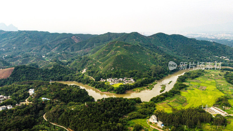 山峰 河流 绿水青山