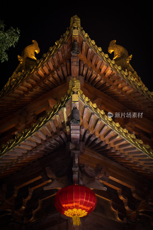 夜晚的上海静安寺