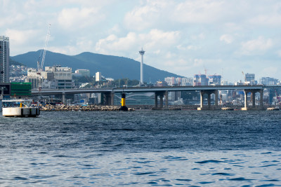 夏季白天韩国釜山广安里大桥风光