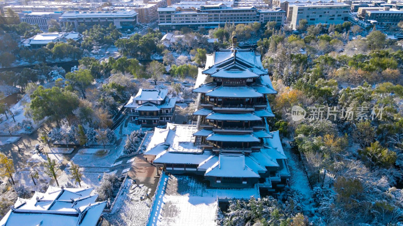 航拍山东济南大明湖5A景区雪景