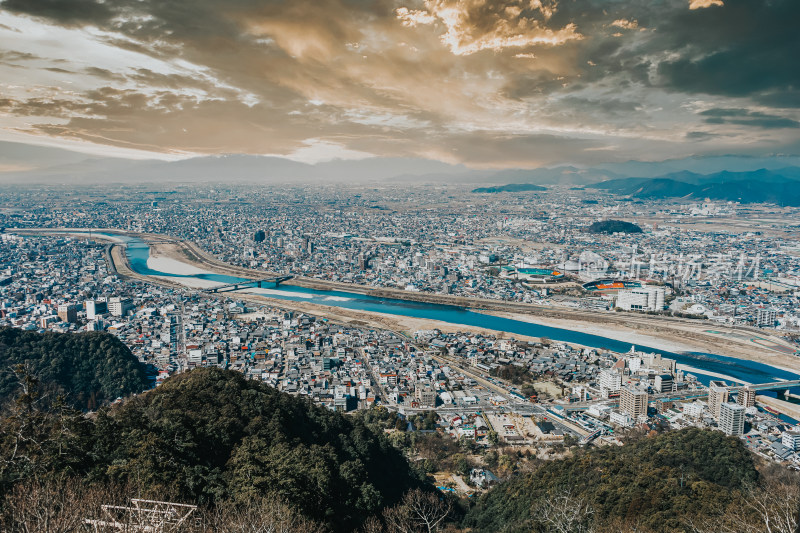 岐阜城观景台眺望长良川