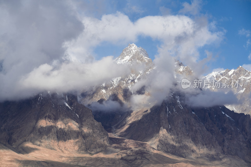 帕米尔高原的雪山