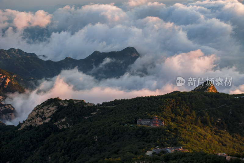 泰山云海，静美如画