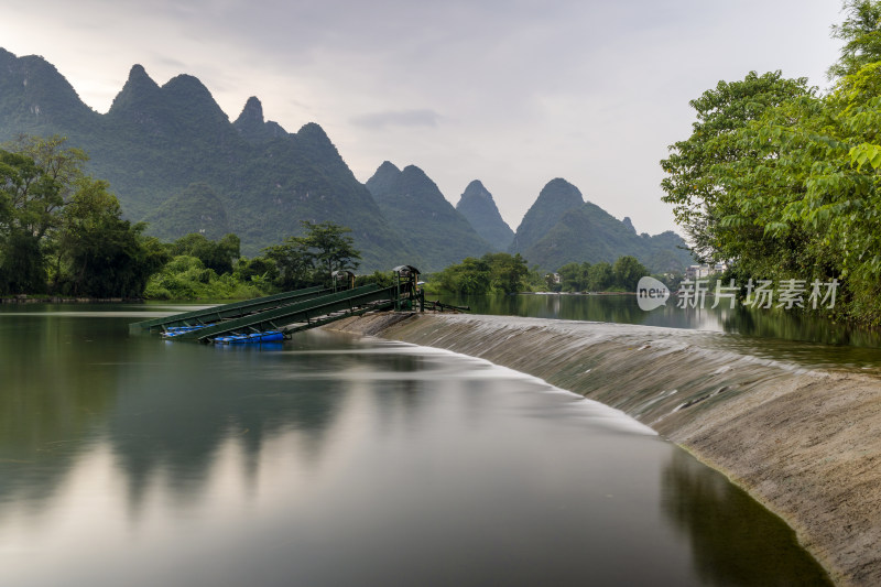 阳朔遇龙河风光