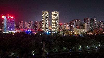 青海西宁城市蓝调时刻夜景航拍图