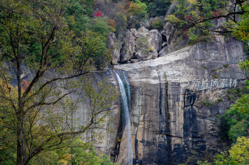 河南省洛阳白云山九龙潭秋天风景