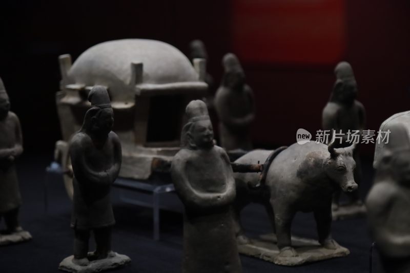 古代陶俑车马雕塑展品