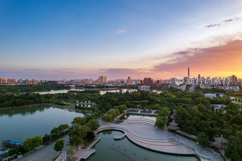 天津天塔湖水上公园景区城市日落晚霞风光