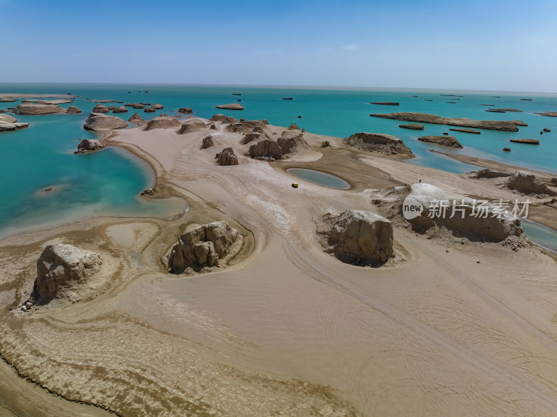 青海海西州乌素特水上雅丹奇异地貌高空航拍