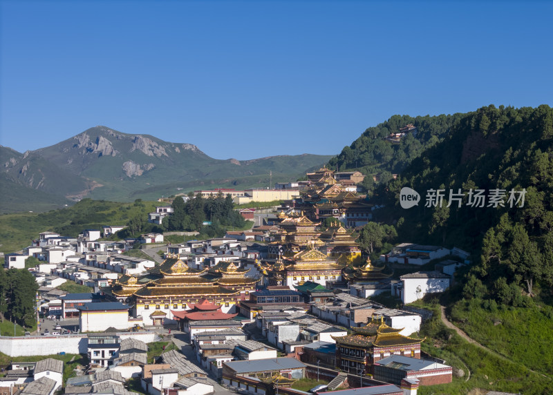 甘南郎木寺全景寺院金顶建筑航拍