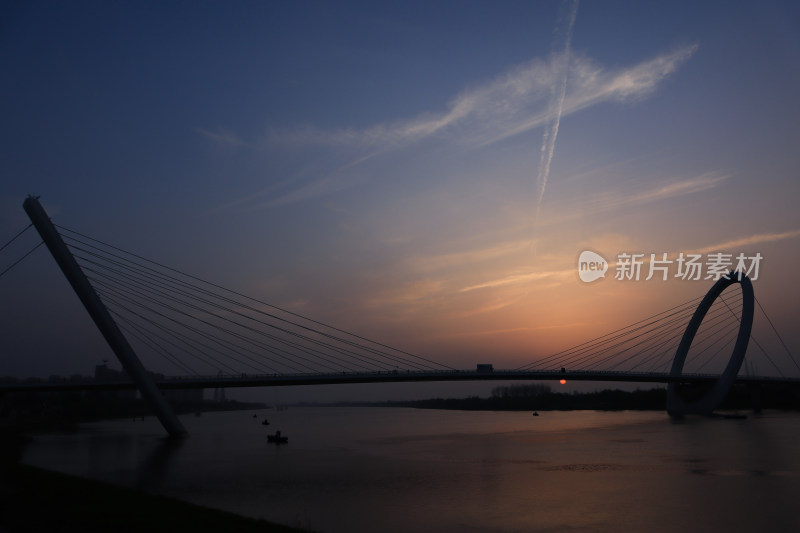 夕阳的南京眼大桥