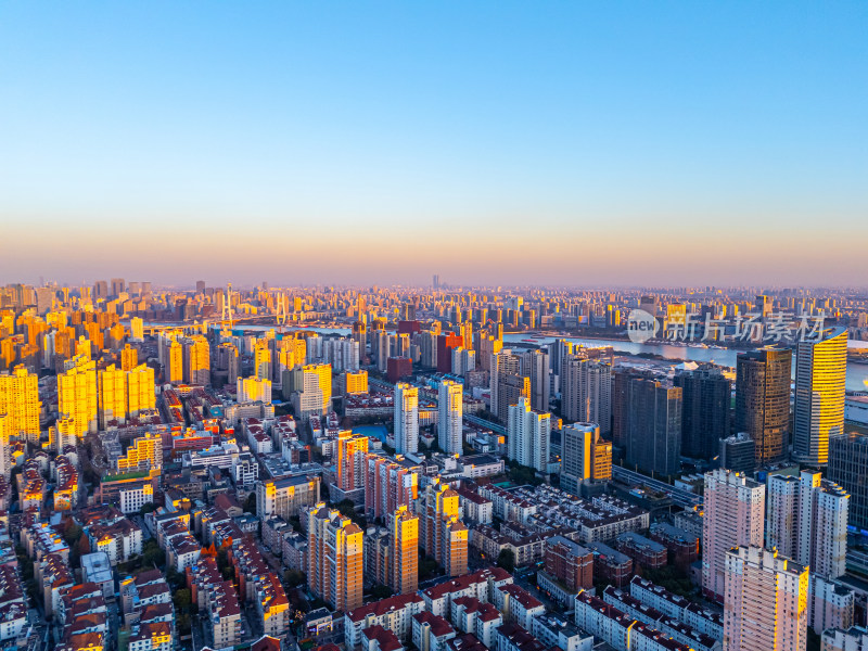 航拍上海市区日落美景