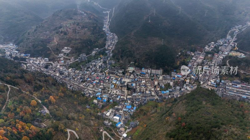 重庆酉阳：丁市镇漫山红叶“缀”美