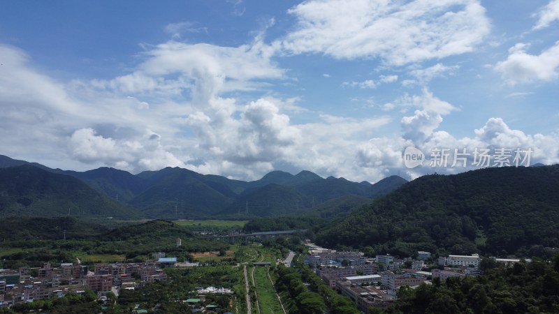 航拍广东省东莞市清溪镇蓝天白云城市风光