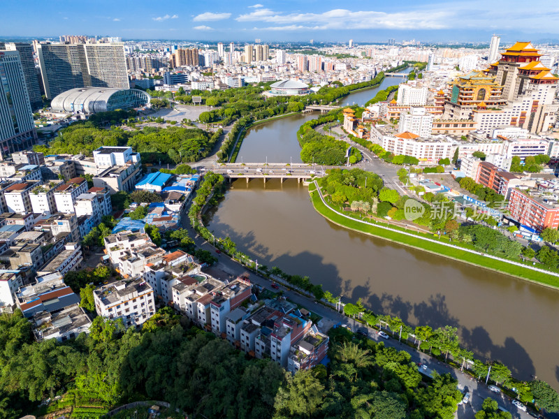 玉林城市建设蓝天白云航拍图