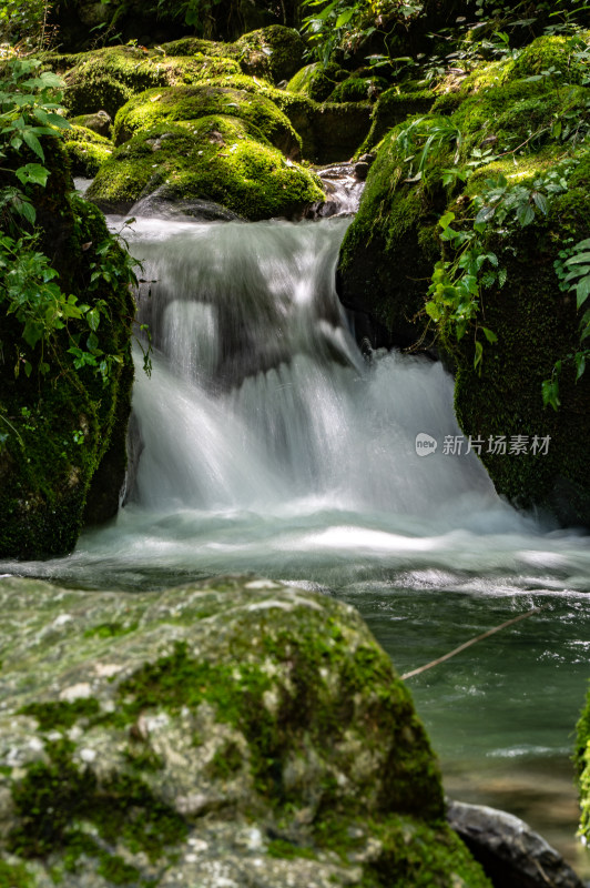 湖北 襄阳  保康县 五道峡 森林 瀑布