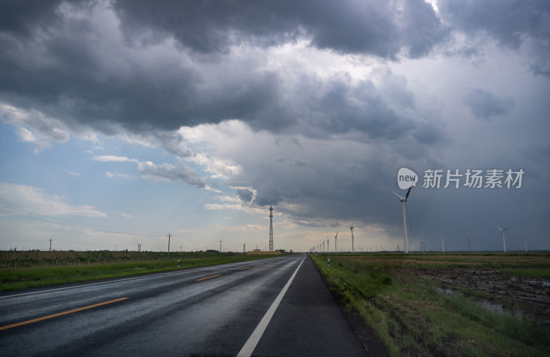 快速路公路雨后风力发电阴云密布雨过天晴