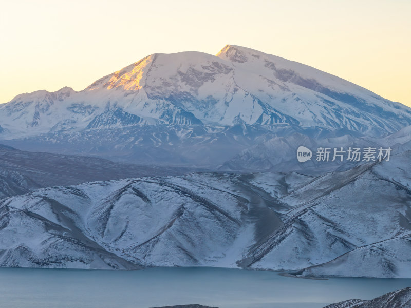 新疆喀什阿克陶塔县白沙湖喀喇昆仑山脉航拍