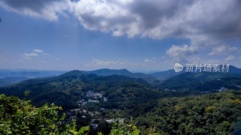 杭州南高峰俯瞰青山茶园自然风光