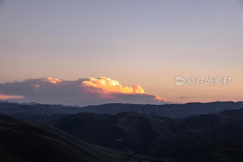 川西之旅，雪山，白云，草原，日落，夕阳