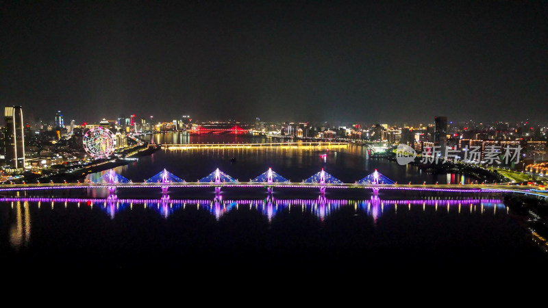 江西南昌赣江朝阳大桥夜景航拍图