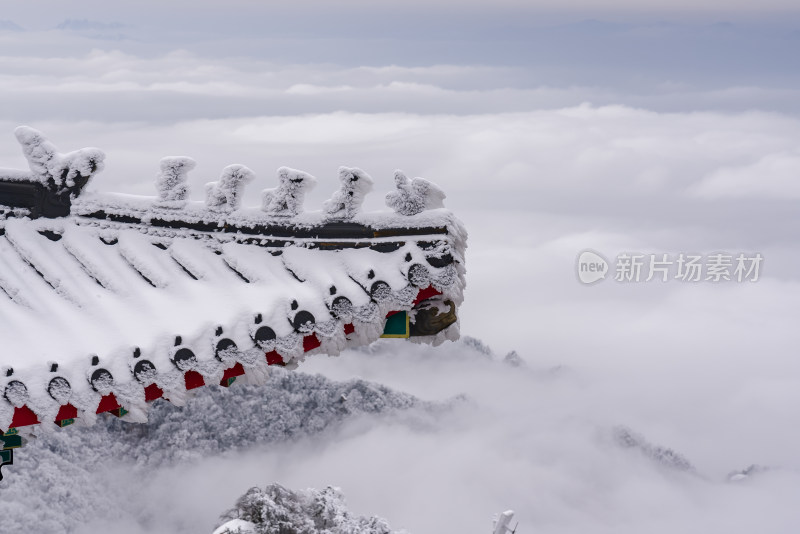 古建筑房檐大雪冰冻