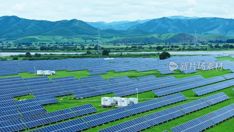 草原牧场的光伏新能源发电场
