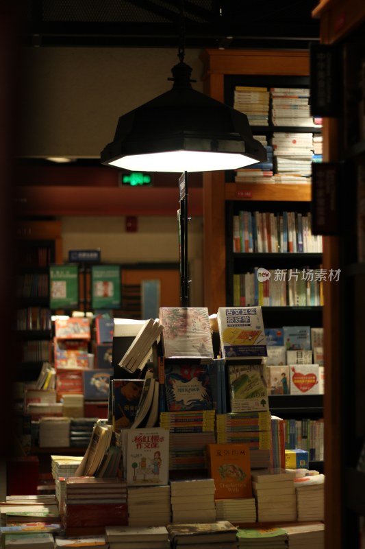 书店灯光阅读书籍