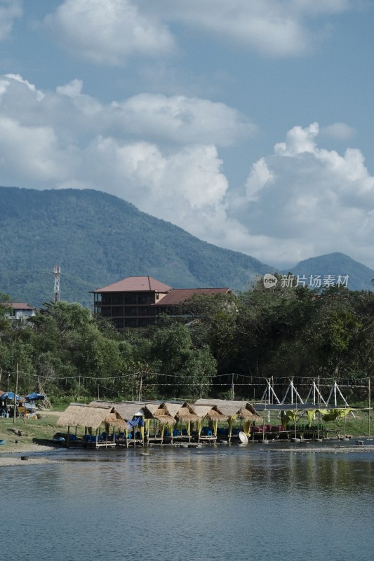 河畔休闲水上平台