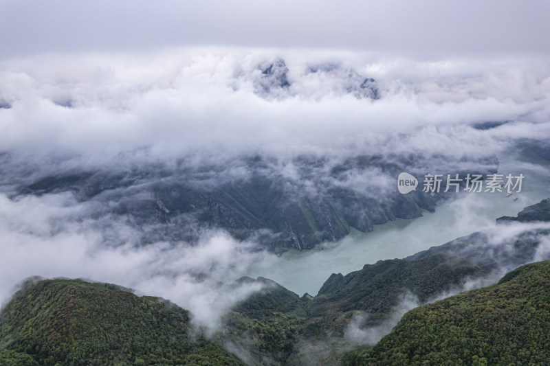 长江三峡巫峡山河壮丽风光摄影配图
