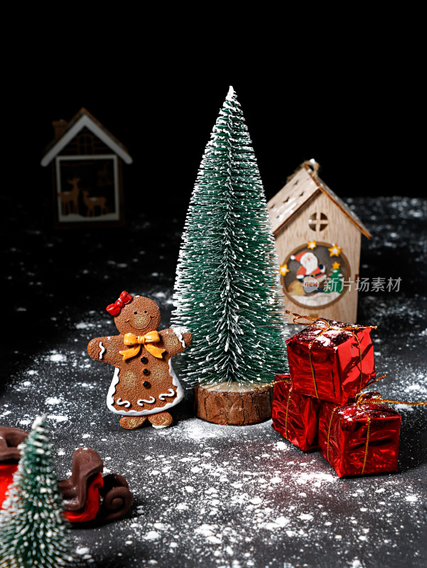下雪中的圣诞树和姜饼人圣诞礼物