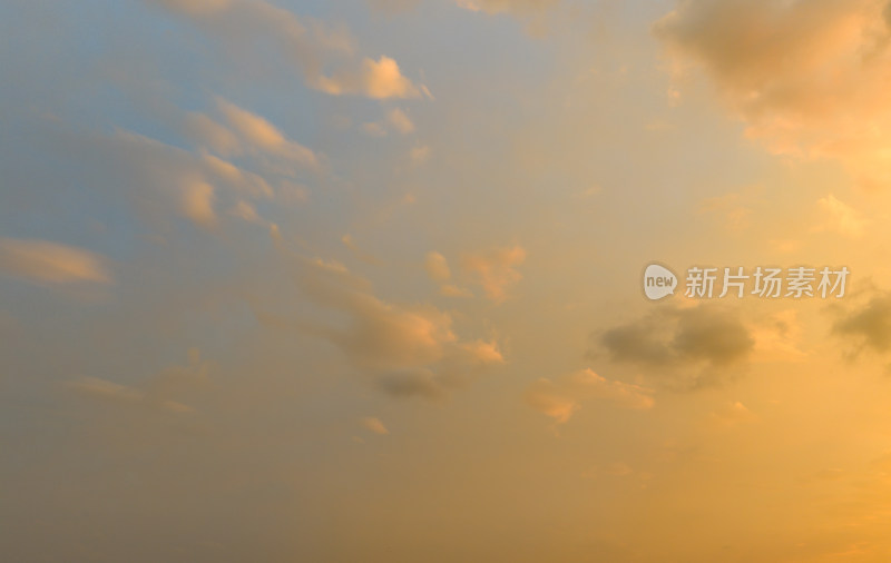 晚霞天空背景素材 金色云层