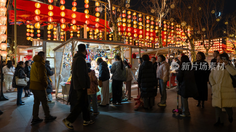 成都高新区铁像寺水街的新年氛围