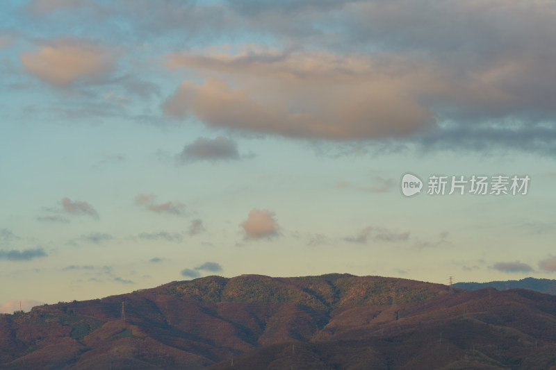 山顶的云景